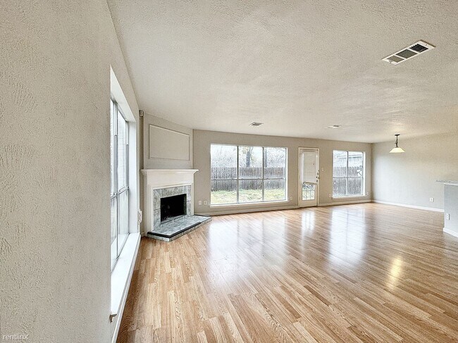 Building Photo - 3 br, 2.5 bath House - 8711 Woodcamp Dr