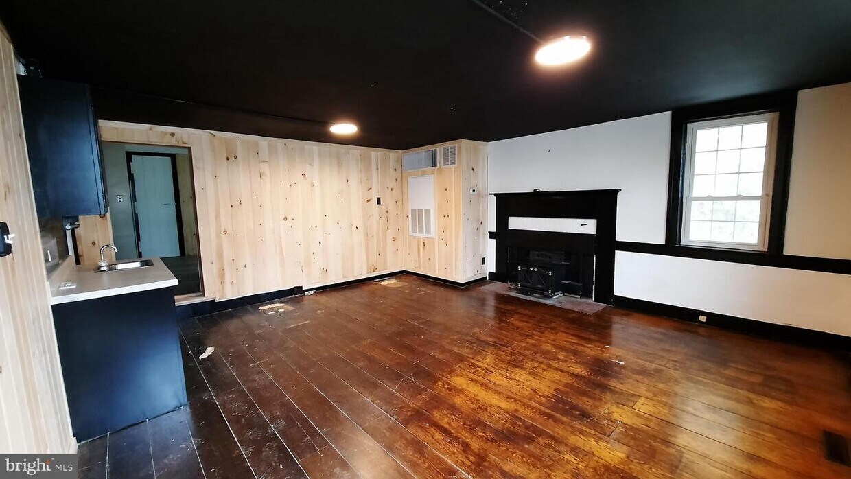 217 S Main St Unit A, Woodstock, VA 22664 Room for Rent in Woodstock