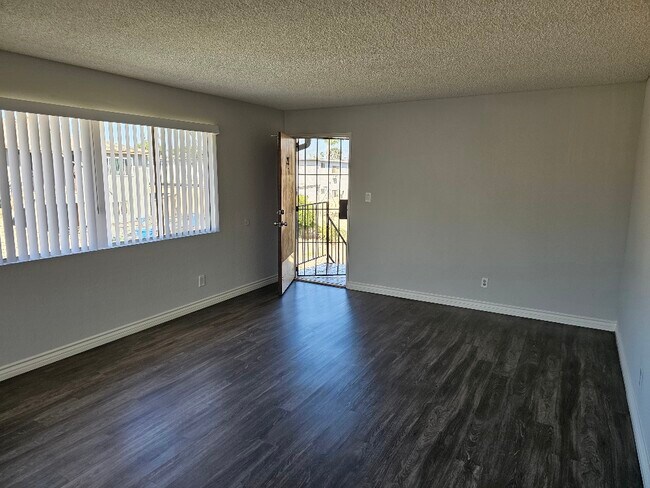 Foto del edificio - 10440 Western Ave