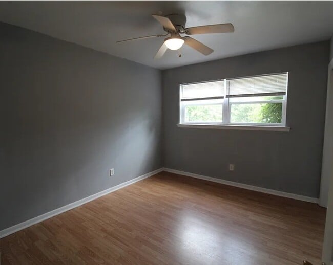 Building Photo - 223 N Edgewood Dr