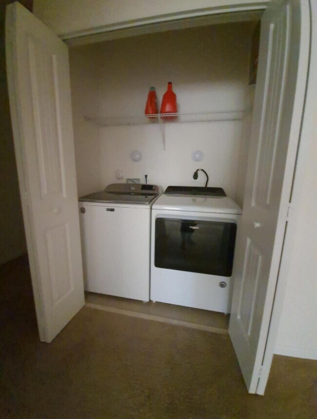 Building Photo - 318 NE 47th Pl