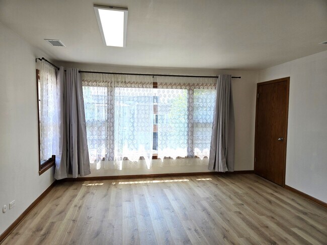 Foto del edificio - 7010 W Diversey Ave