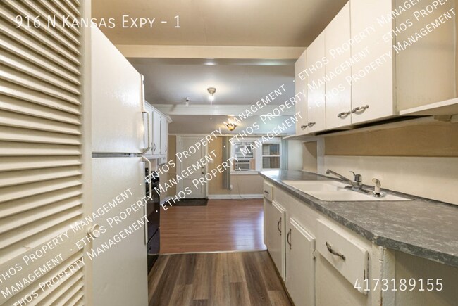 Foto del edificio - 916 N Kansas Expy