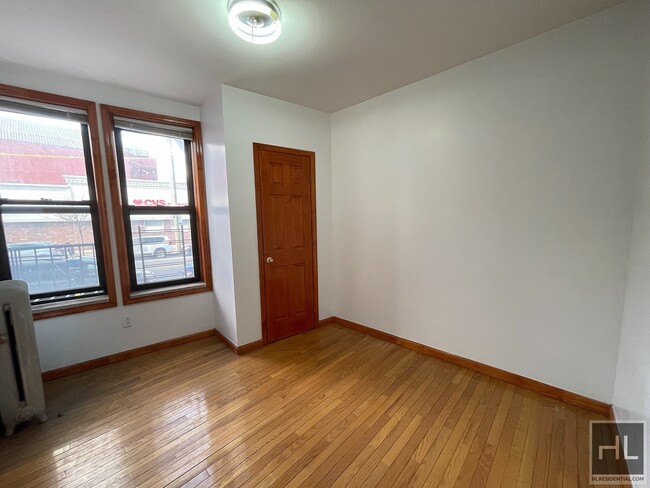 Foto del edificio - PRIME DYKER HEIGHTS APARTMENT! VERY LARGE ...
