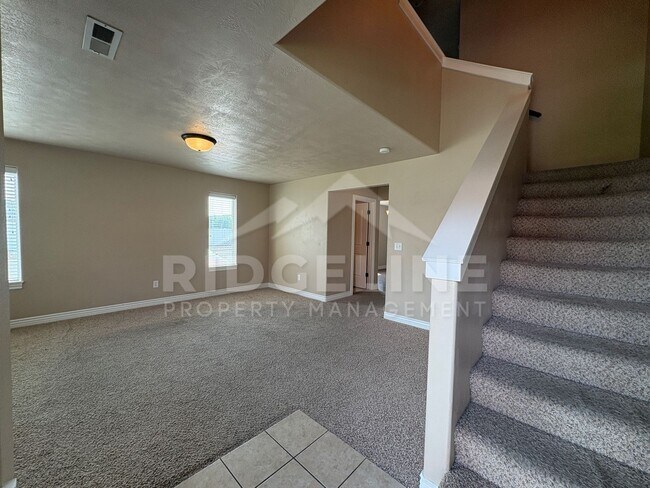 Foto del edificio - 470 Sunflower Rd
