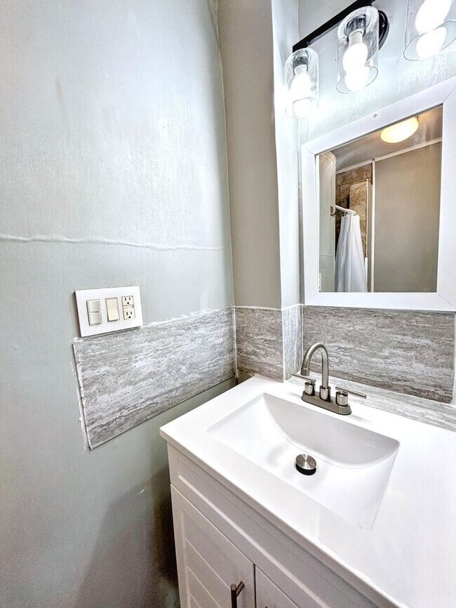 Foto del edificio - Charming 3-Bedroom Home – Spacious & Conve...
