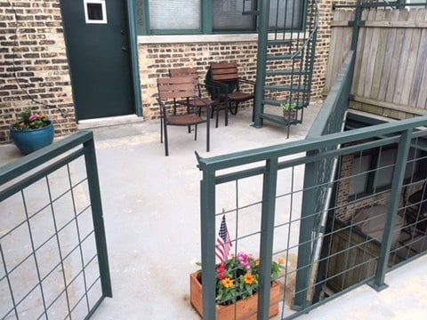 patio - 1720 N Marshfield Ave