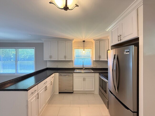 Building Photo - 2700 Charlwood Dr