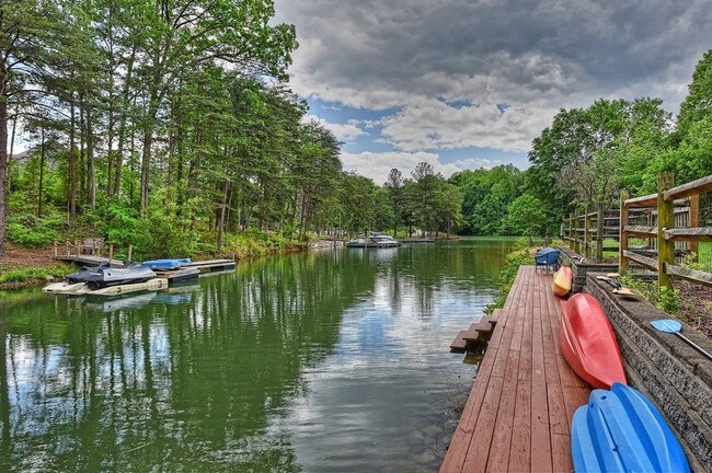 Building Photo - Waterfront home in Mooresville