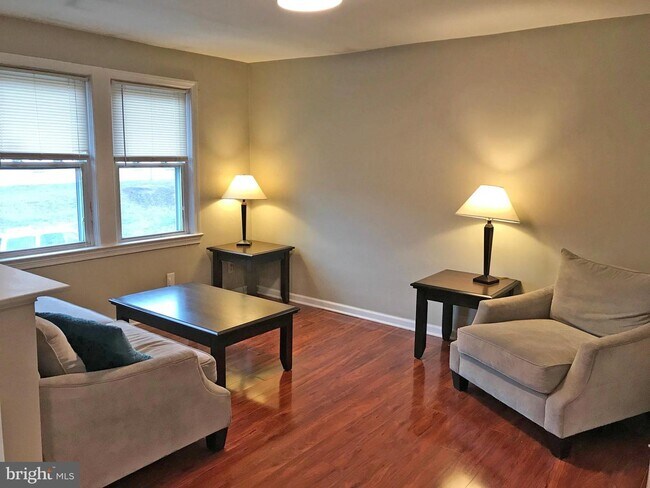 Foto del edificio - 938 Elm Ridge Ave