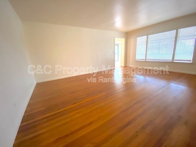 Foto del edificio - 429 Reindollar Ave