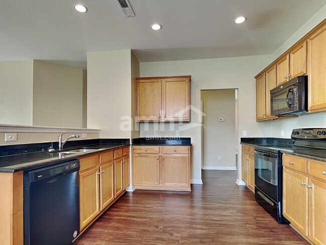 Foto del edificio - 504 Greywood Ln