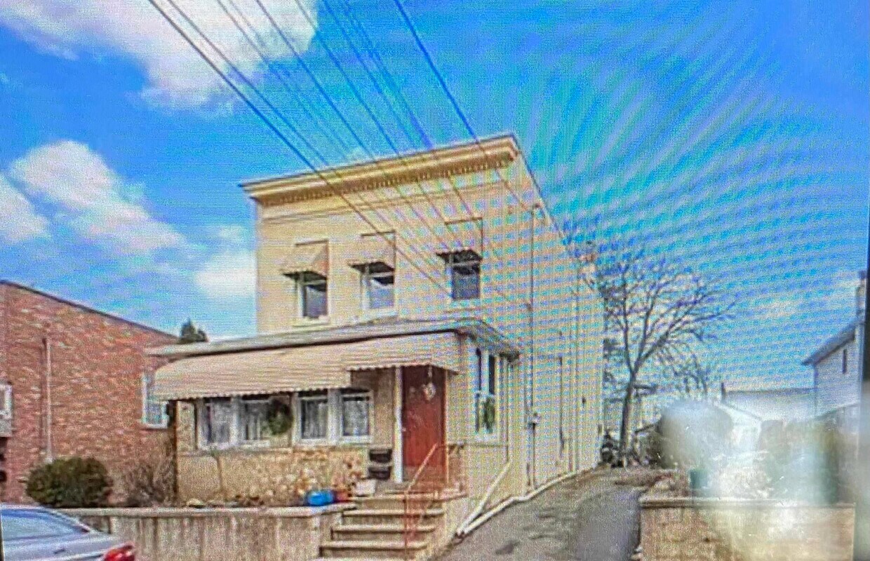 Primary Photo - 146 Huber St