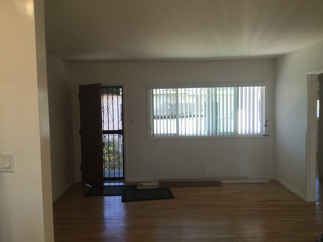 entry - 2023 Virginia Ave