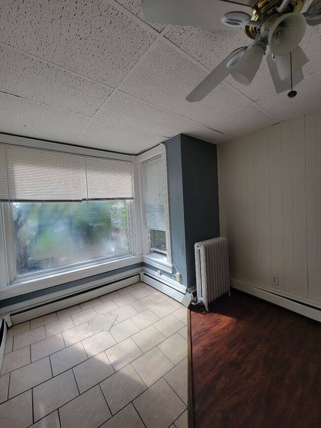 Building Photo - 1022-15