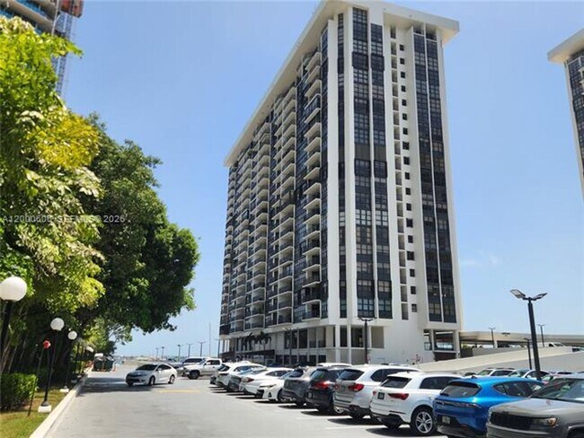 Foto del edificio - 1865 Brickell Ave