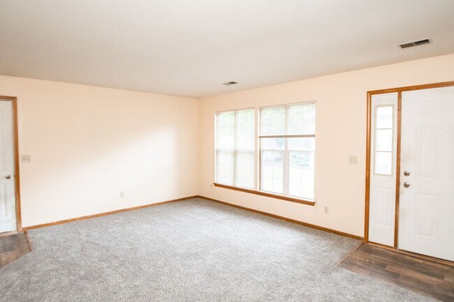 Foto del edificio - 2 bed 1 bath town-home in Chesterton