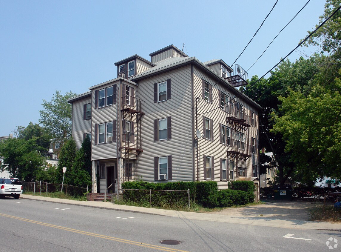 6 Hammatt St, Ipswich, MA 01938 Apartments in Ipswich, MA