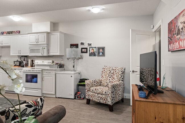 Building Photo - 44738 Vandell Dr