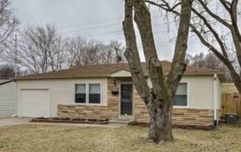 Building Photo - 7316 S 71st Ave