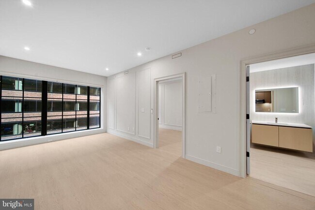 Foto del edificio - 2121 Ward Pl NW