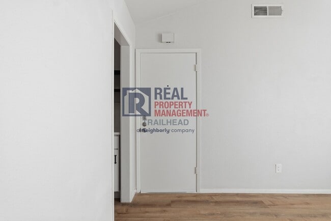 Building Photo - Bright One-Bedroom Home with Modern Finishes