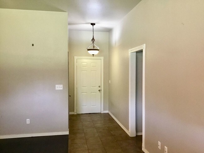 Building Photo - 3 br, 2 bath House - 213 Chanda Lane