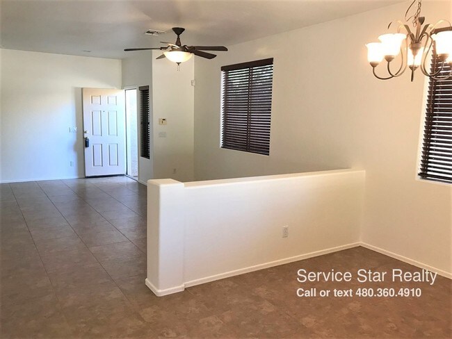 Building Photo - 12922 W Glenrosa Dr
