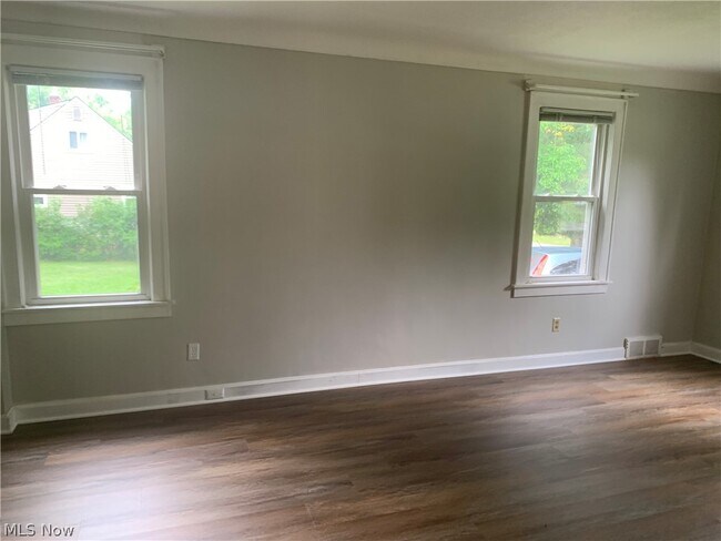 Foto del edificio - 7404 Portage St