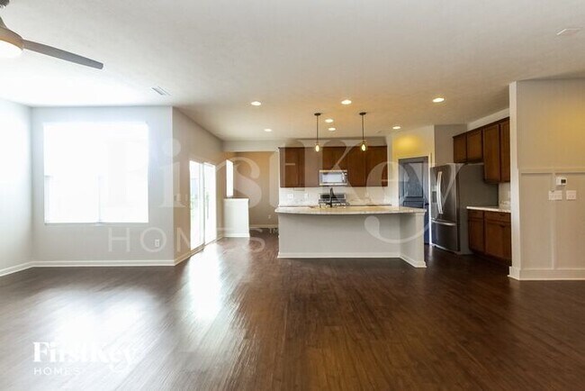 Building Photo - 15445 Eastpark Cir W