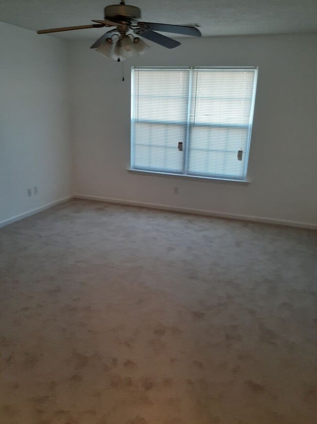 Foto del edificio - Spacious 3 bedroom 2 bath townhouse