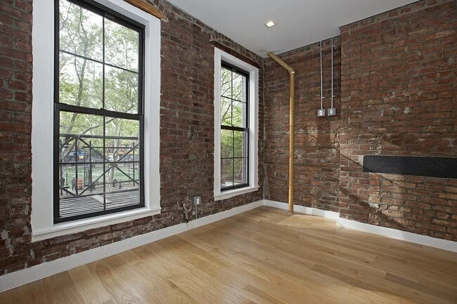 Building Photo - 102 Forsyth St