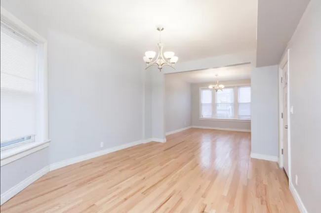Living/Dining - 2133 S California Ave