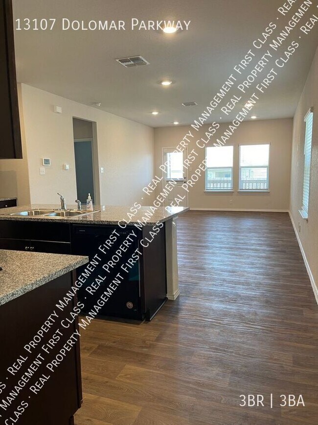 Foto del edificio - 13107 Dolomar Pkwy