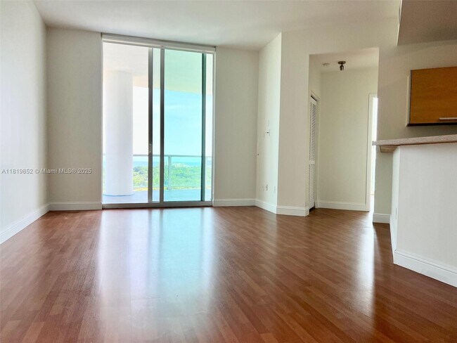 Foto del edificio - 2525 SW 3rd Ave
