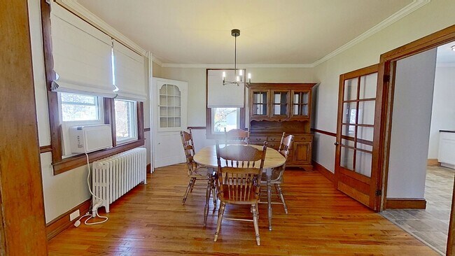 Foto del edificio - Spacious 3 Bedroom Home with One Car Garage