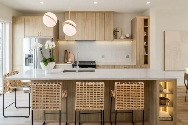 Foto del edificio - 8043 Fir Ct