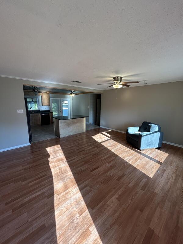 Foto del edificio - 307 Spring Ln