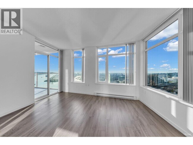 Building Photo - 900 Carnarvon St