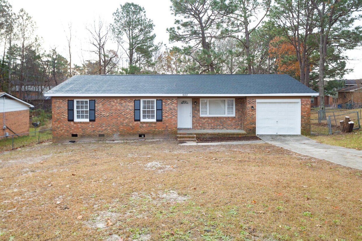 Primary Photo - 923 Rancho Dr