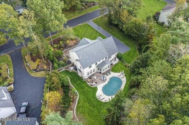 Foto del edificio - 6 Bradford Dr