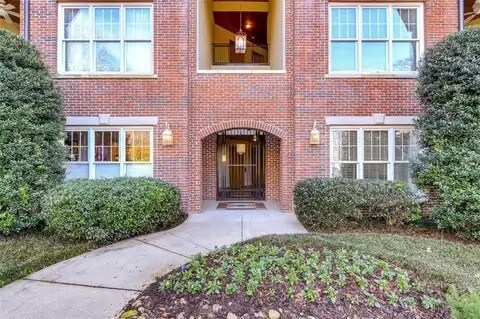 Primary Photo - 825 Highland Ln NE