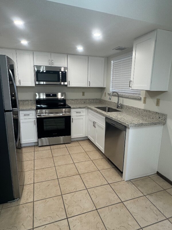 Foto principal - 865 W 8th Pl