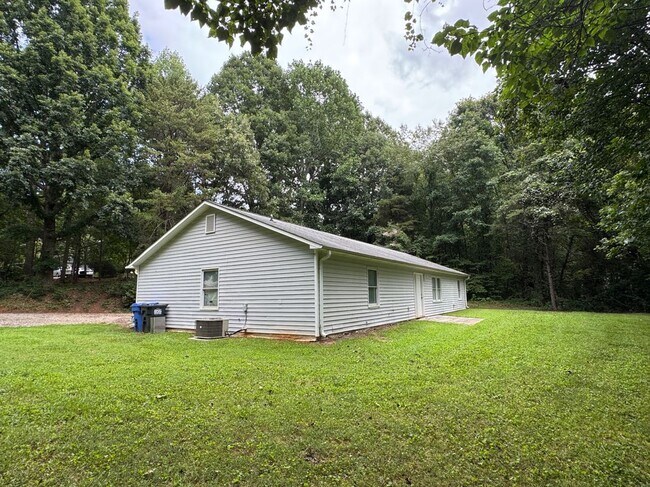 Building Photo - 169 Butterfield Cir