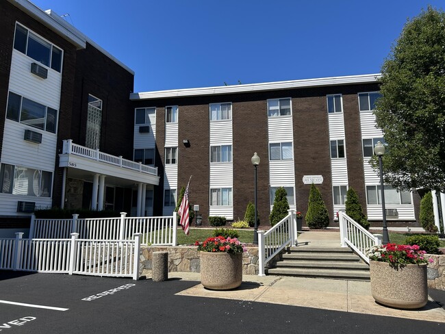 Building Photo - Cypress Apartments