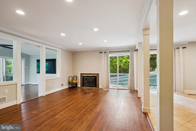Building Photo - 3829 Denfeld Ave