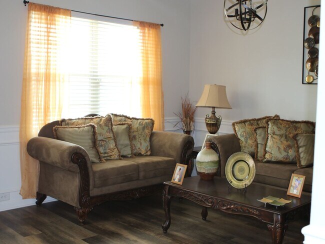 Building Photo - 5 Bedroom Single Family Home in McDonough