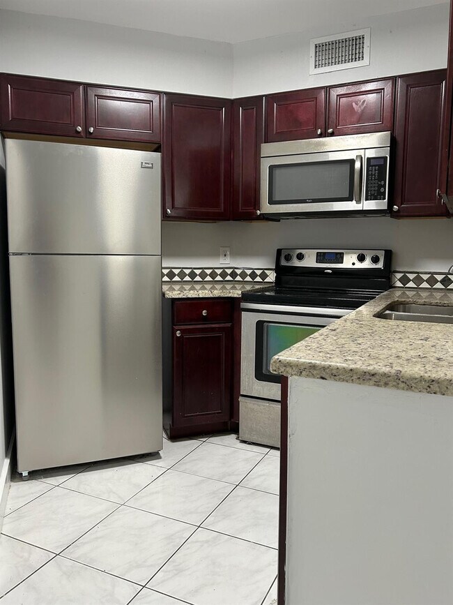 Foto del edificio - 211 Lake Pointe Dr