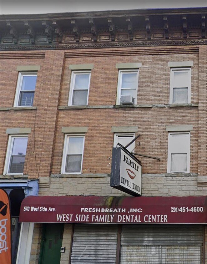 Primary Photo - 570 West Side Ave