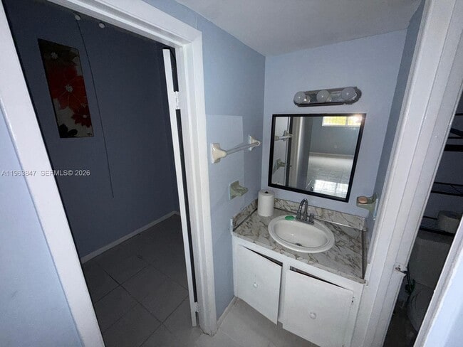 Foto del edificio - 1255 W 53rd St